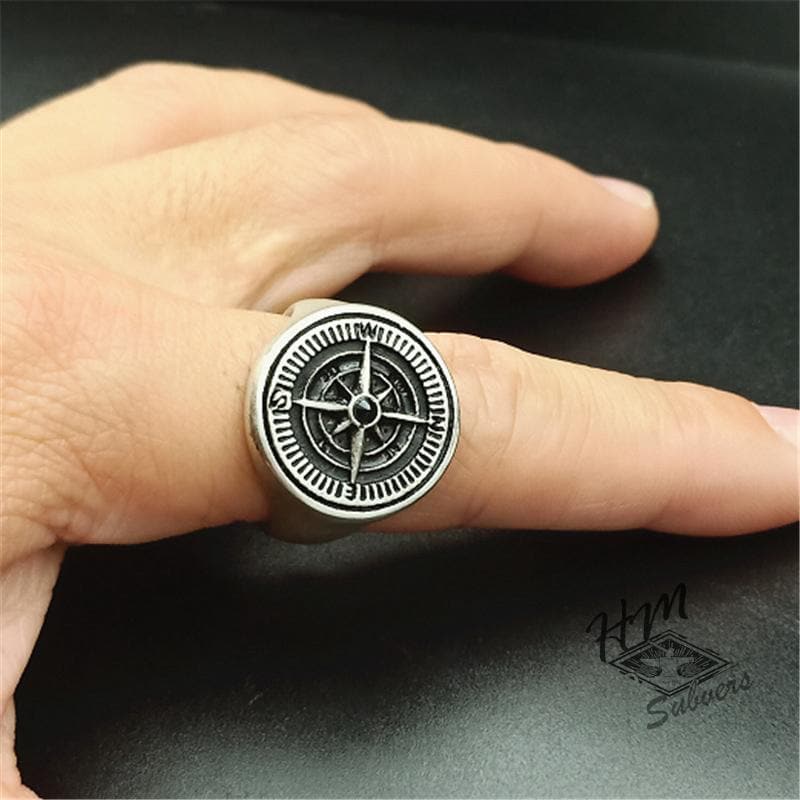 ANILLO DE ACERO INOXIDABLE CON BRÚJULA VINTAGE