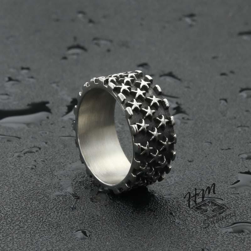 VINTAGE-RING AUS EDELSTAHL MIT VOLLEN STERNCHEN