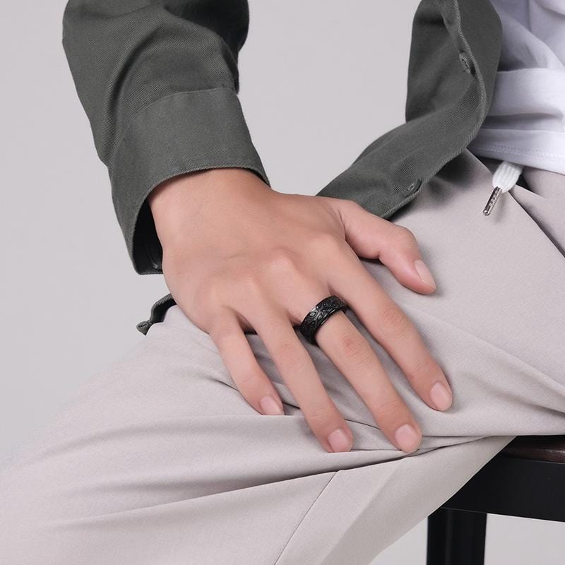 DREHBARER VINTAGE-RING AUS EDELSTAHL MIT AUGE