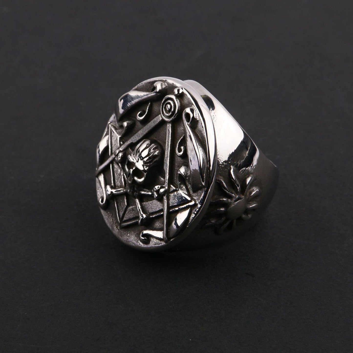 ROUND MASONIC SKULL STAINLESS STEEL RING